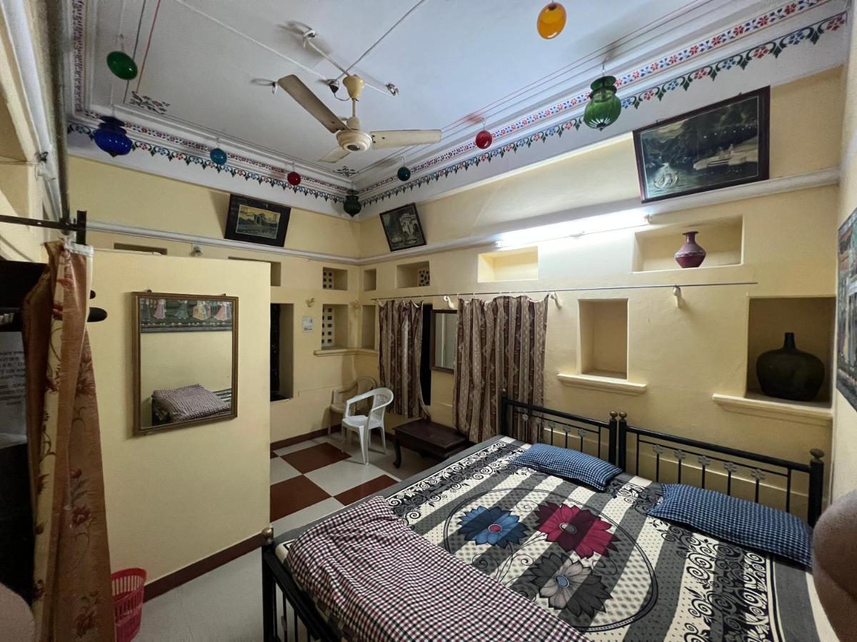 Nukkad Guest House Udaipur Extérieur photo